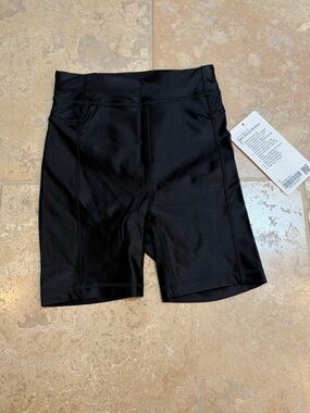Lululemon women’s black Satin Shine HR Short 6”- NWT